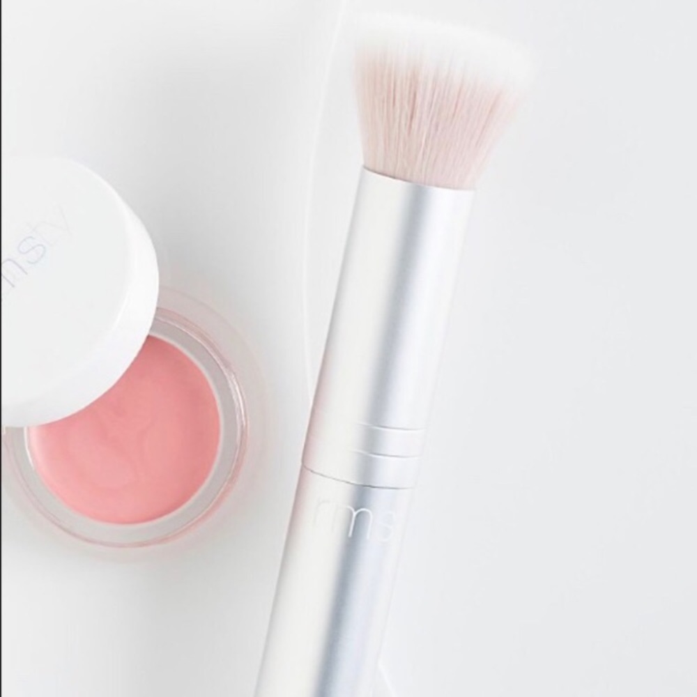 RMS Beauty Blush Brush